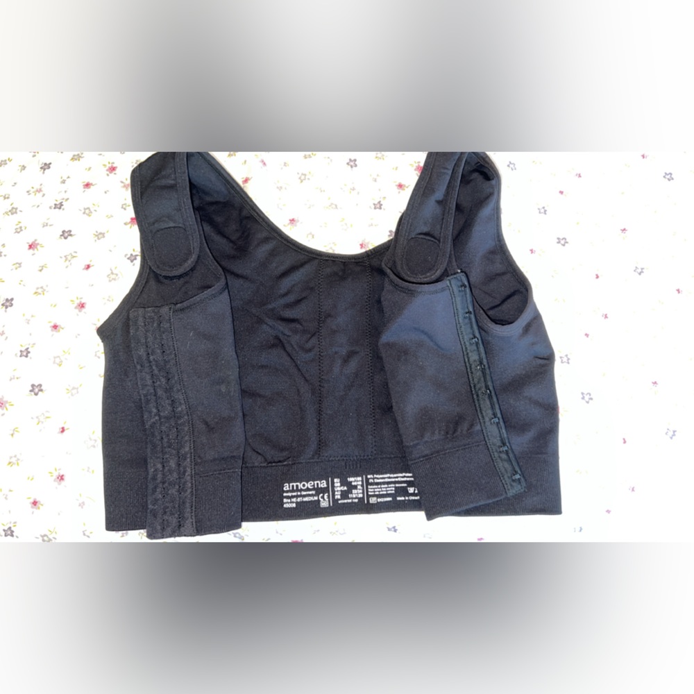 Moen Black Seamless Garment